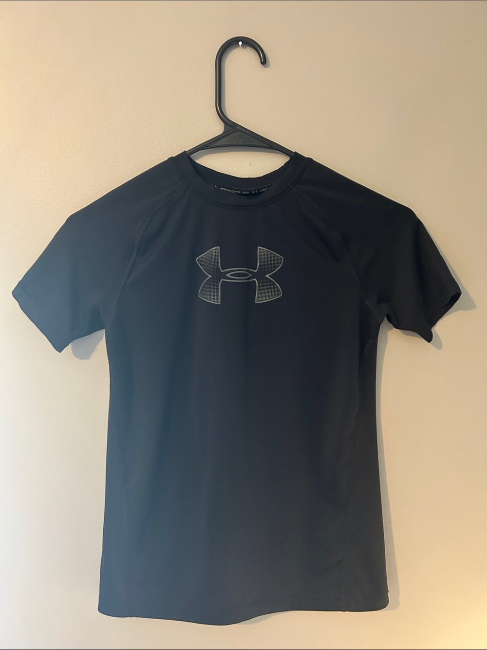 Under Armour Boy’s Large Black Performance Tee